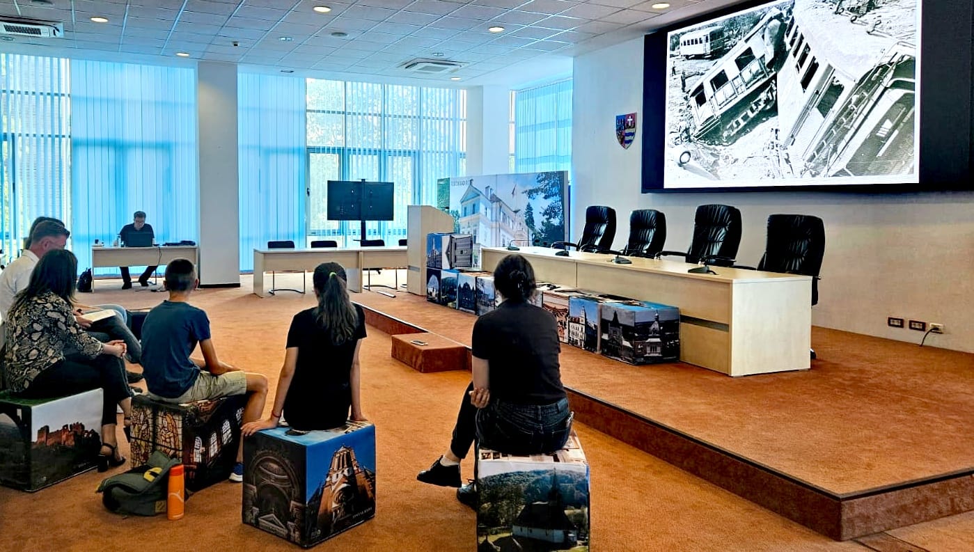 La Consiliul Judeţean a fost marcat unul dintre cele mai triste evenimente din istoria locală: bombardarea Aradului, în 3 iulie 1944