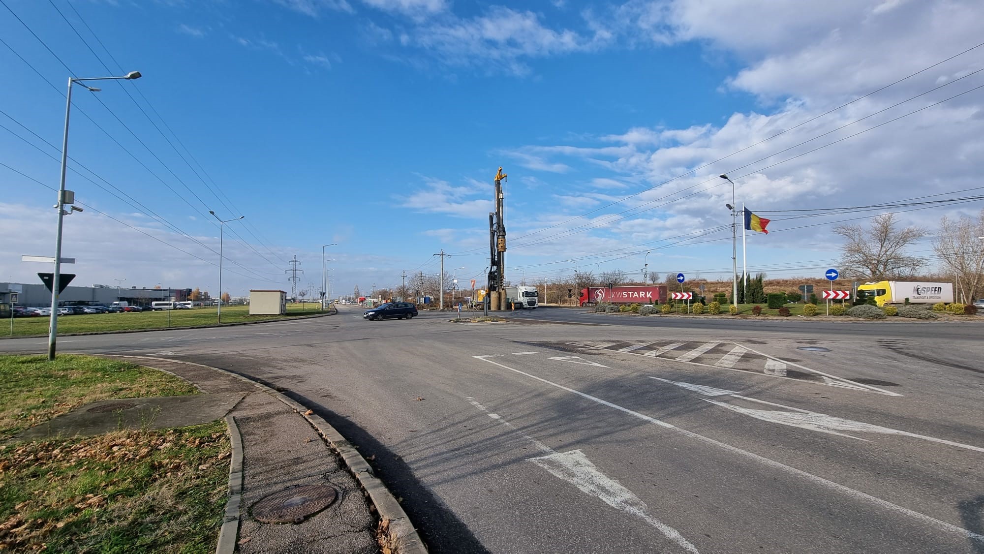 Se forează primii piloți la pasajul peste sensul giratoriu de pe  Calea Borșului