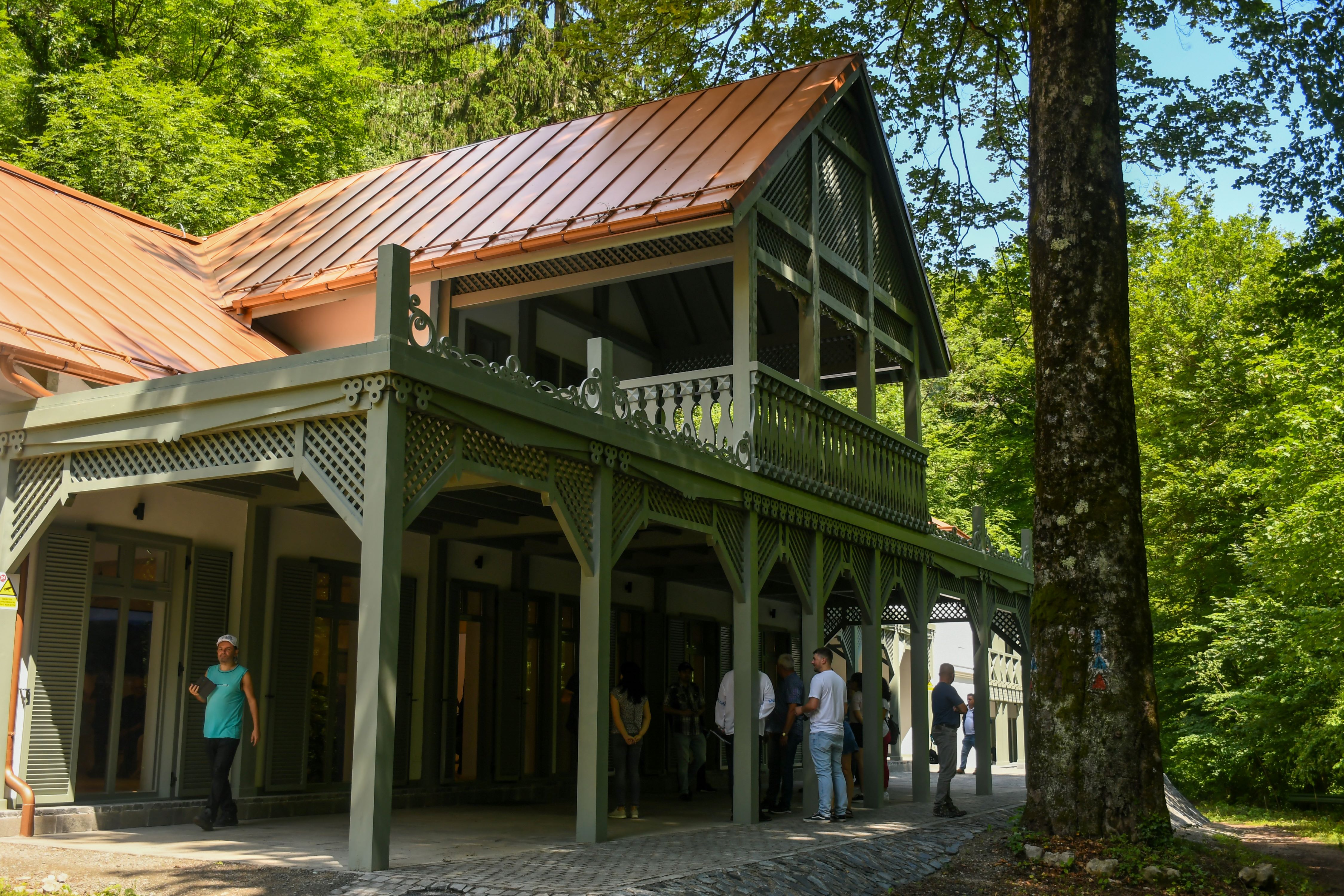 Cabana Vadu Crișului și-a păstrat farmenul istoric. Lucrările de reabilitare au fost finalizate