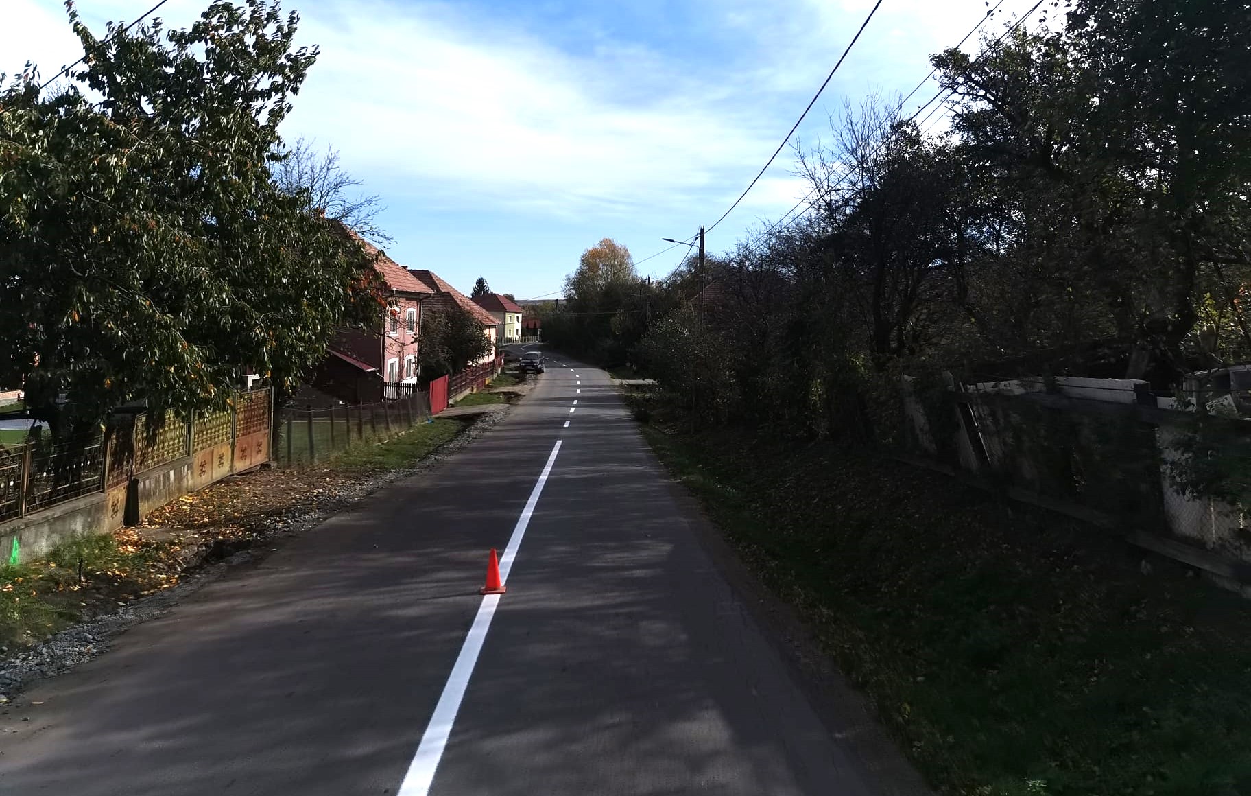 Lucrări de marcaje rutiere în lungime de aproape 340 de kilometri, pe 25 de sectoare de drumuri județene