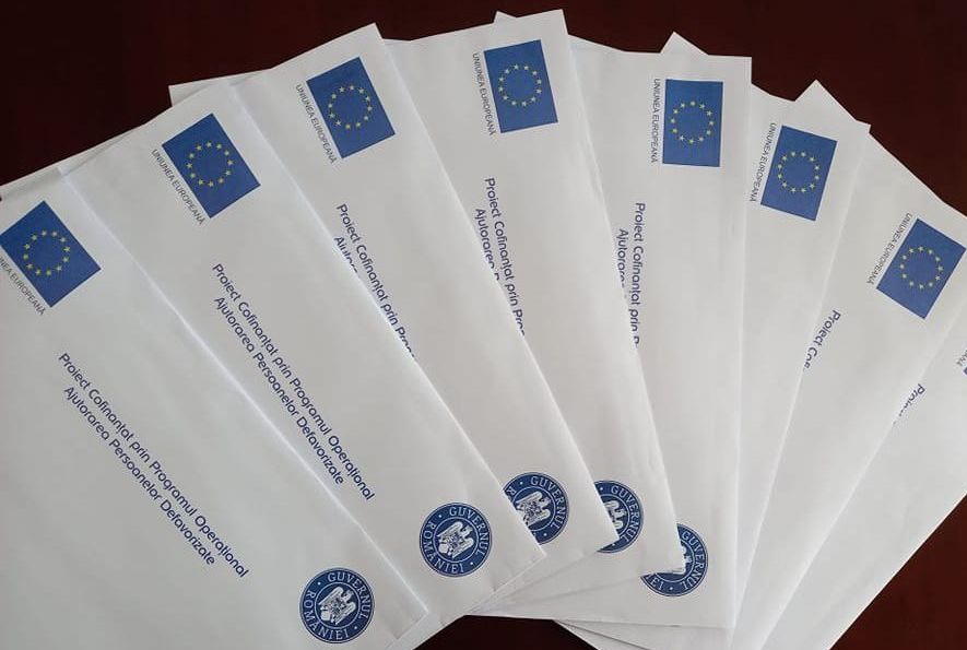 Șapte mame din Deva au primit cardurile în valoare de 2.000 de lei, pentru nou-născuți. Cererile pentru acordarea sprijinului material se depun la DAS Deva