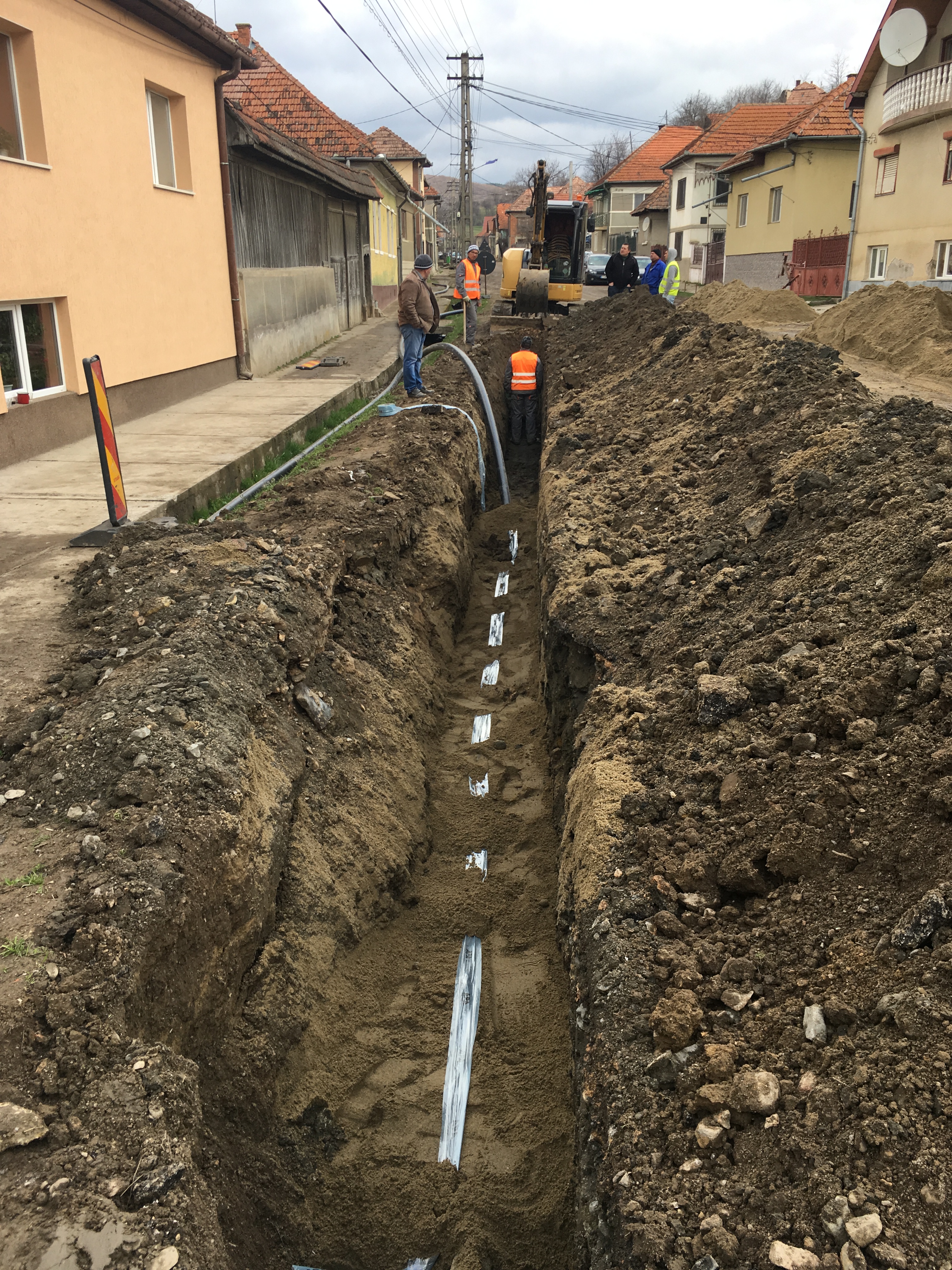 Se extind rețelele de apă și canalizare în două sate ale comunei Izvorul Crișului