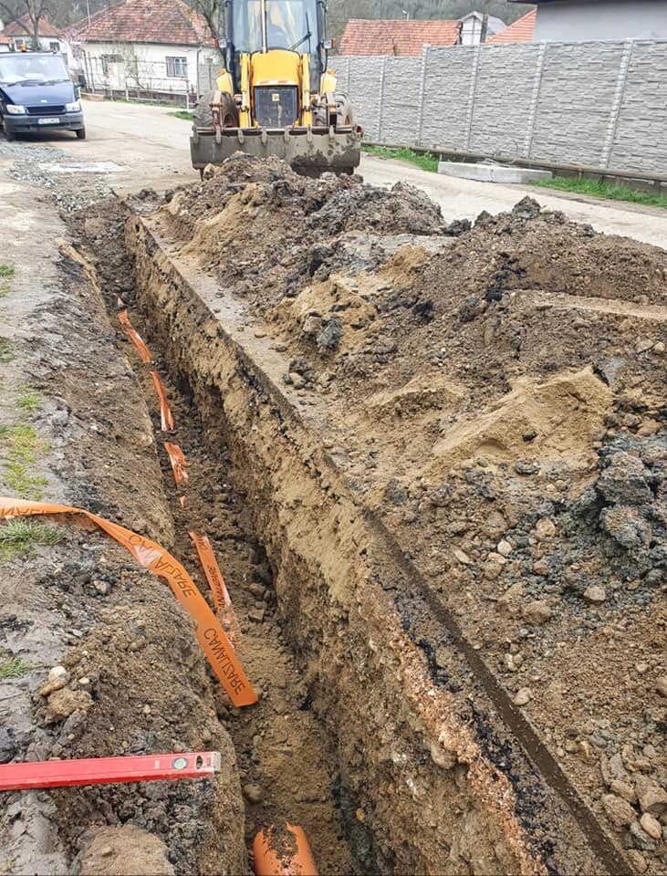 Se înființează rețele de canalizare în două sate din comuna Mociu