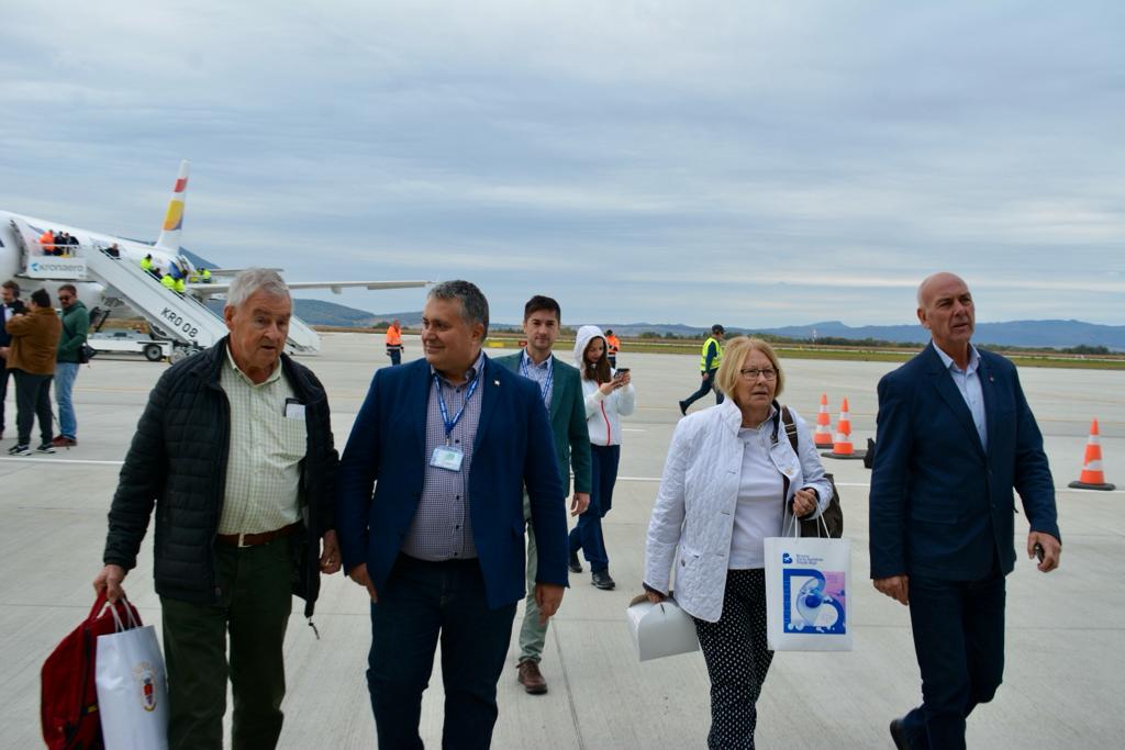 Pasagerul cu numărul 50.000 din istoria Aeroportului Internaţional Braşov a aterizat pe pista de la Ghimbav