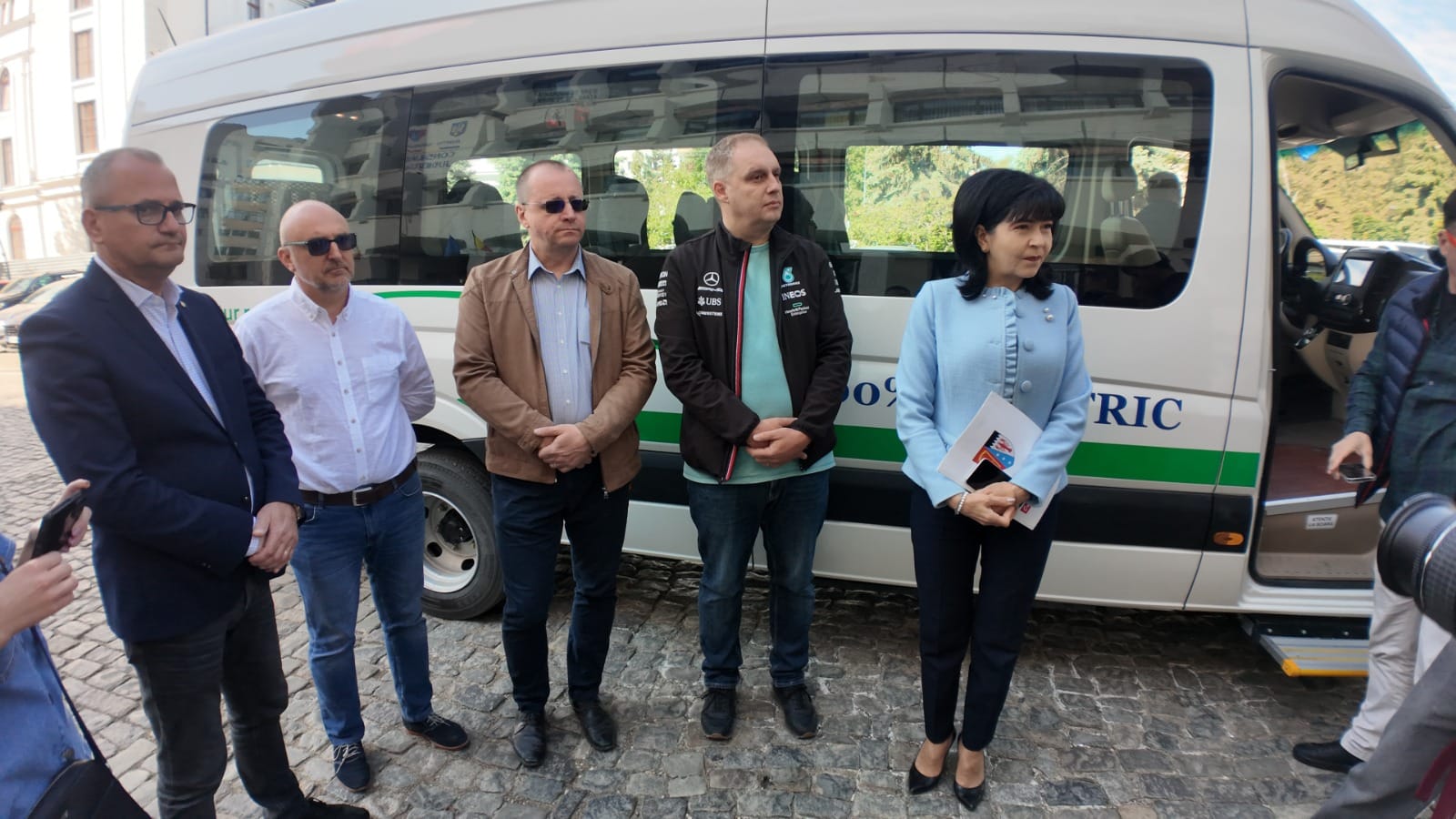 Consiliul Județean Botoșani cumpără 18 microbuze școlare hibrid