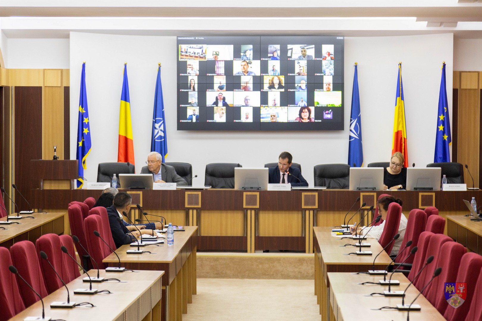 Microbuze electrice pentru elevi și panouri fotovoltaice pentru centrele școlare de educație incluzivă, două noi proiecte implementate de Consiliul Județean Vrancea