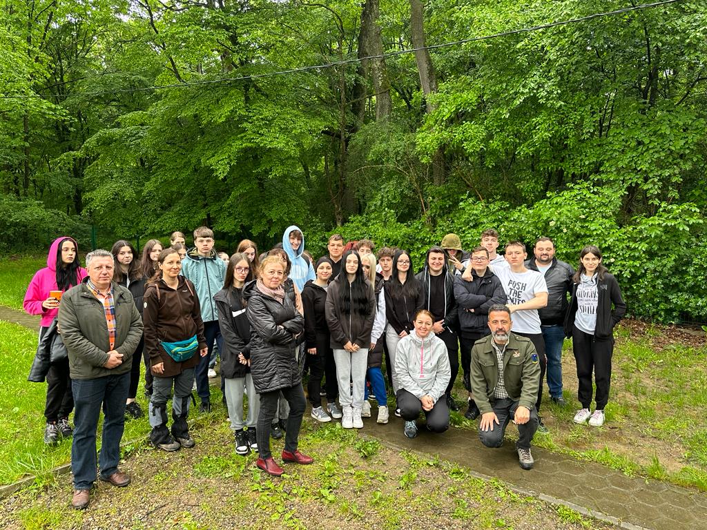 Tabere de ecologie pentru elevii bihoreni, în campania „Luna curățeniei”