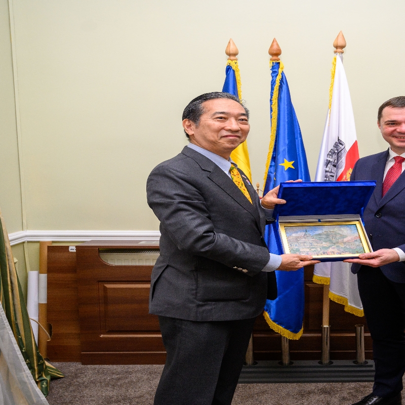 Ambasadorul Japoniei, E.S. Takashi Katae, în vizită la Primăria Municipiului Deva