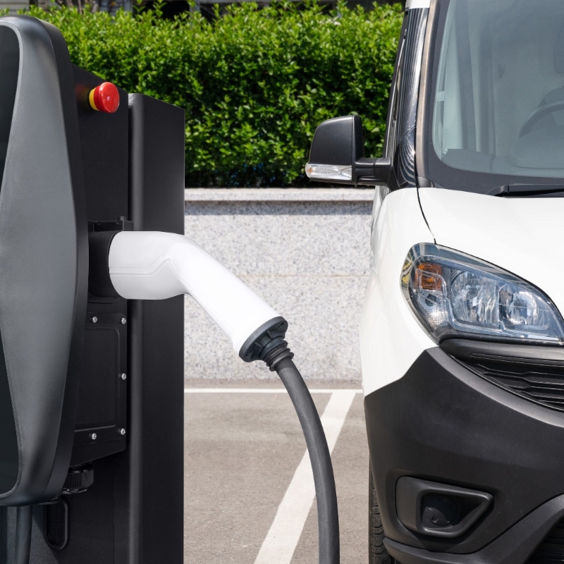 Consiliul Județean Bihor cumpără 25 de microbuze școlare electrice