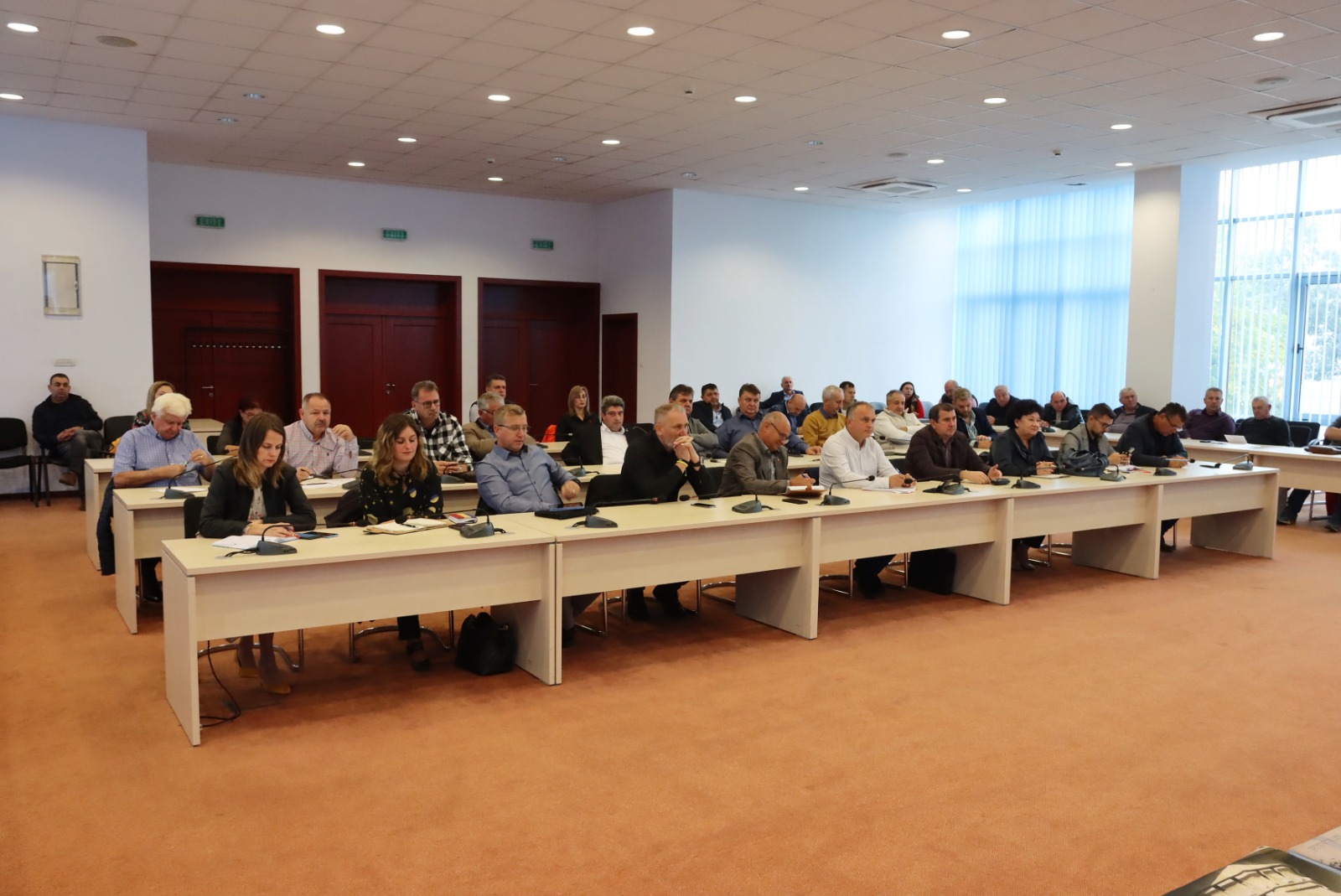 Consiliul Județean a găzduit o întâlnire a primarilor comunelor și orașelor din județul Arad