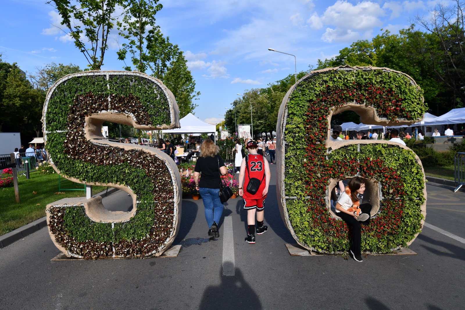 Peste 150.000 de oameni în trei zile, la West Side Flower Fest!