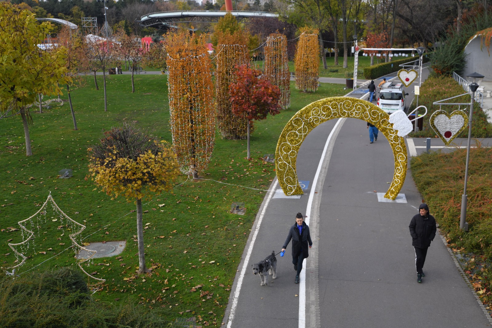 Top 8 atracții de la West Side Christmas Market. Cât costă să te dai în caruselul venețian
