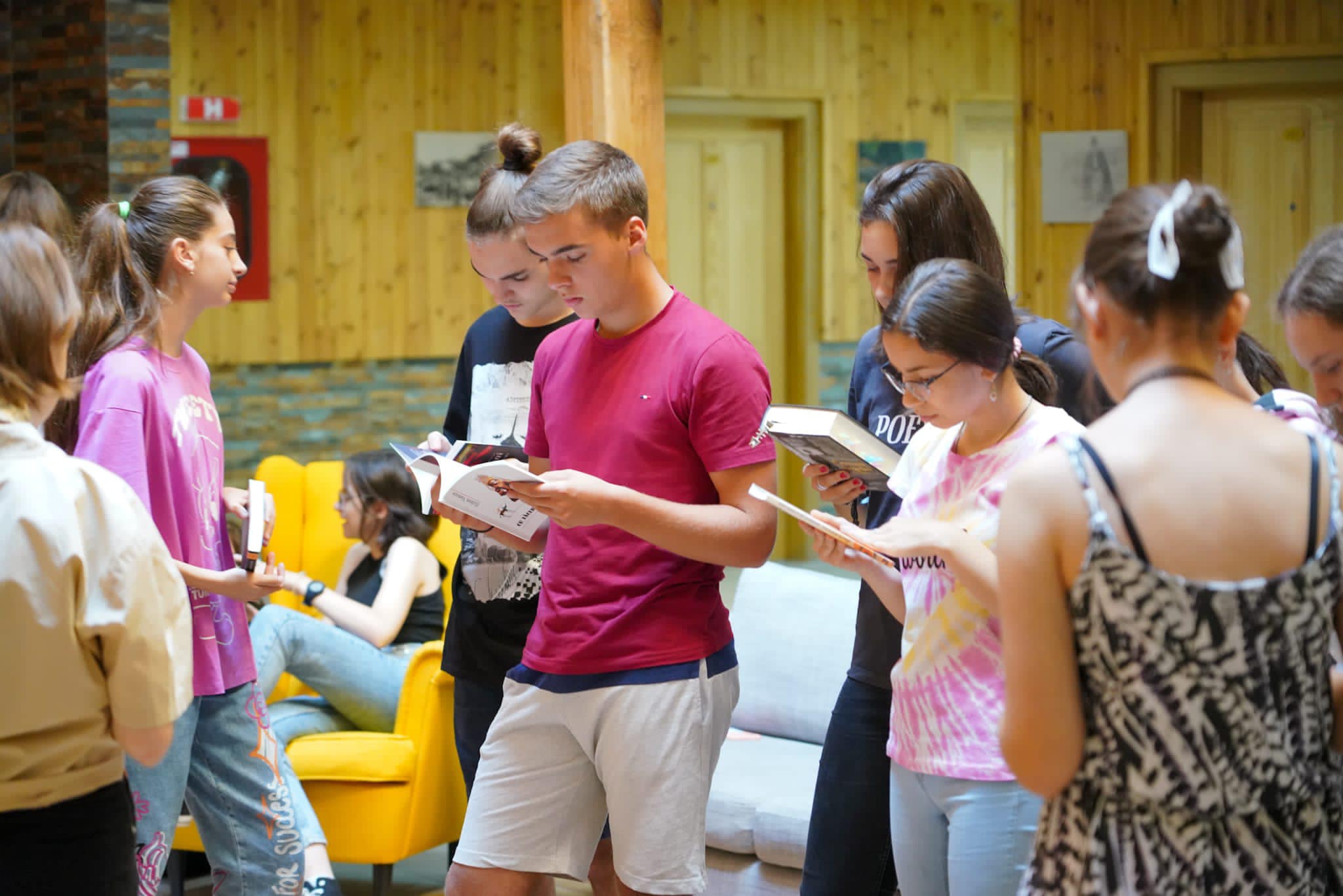 „PUNTE” pentru 40 de elevi olimpici din Republica Moldova și România-Maramureș