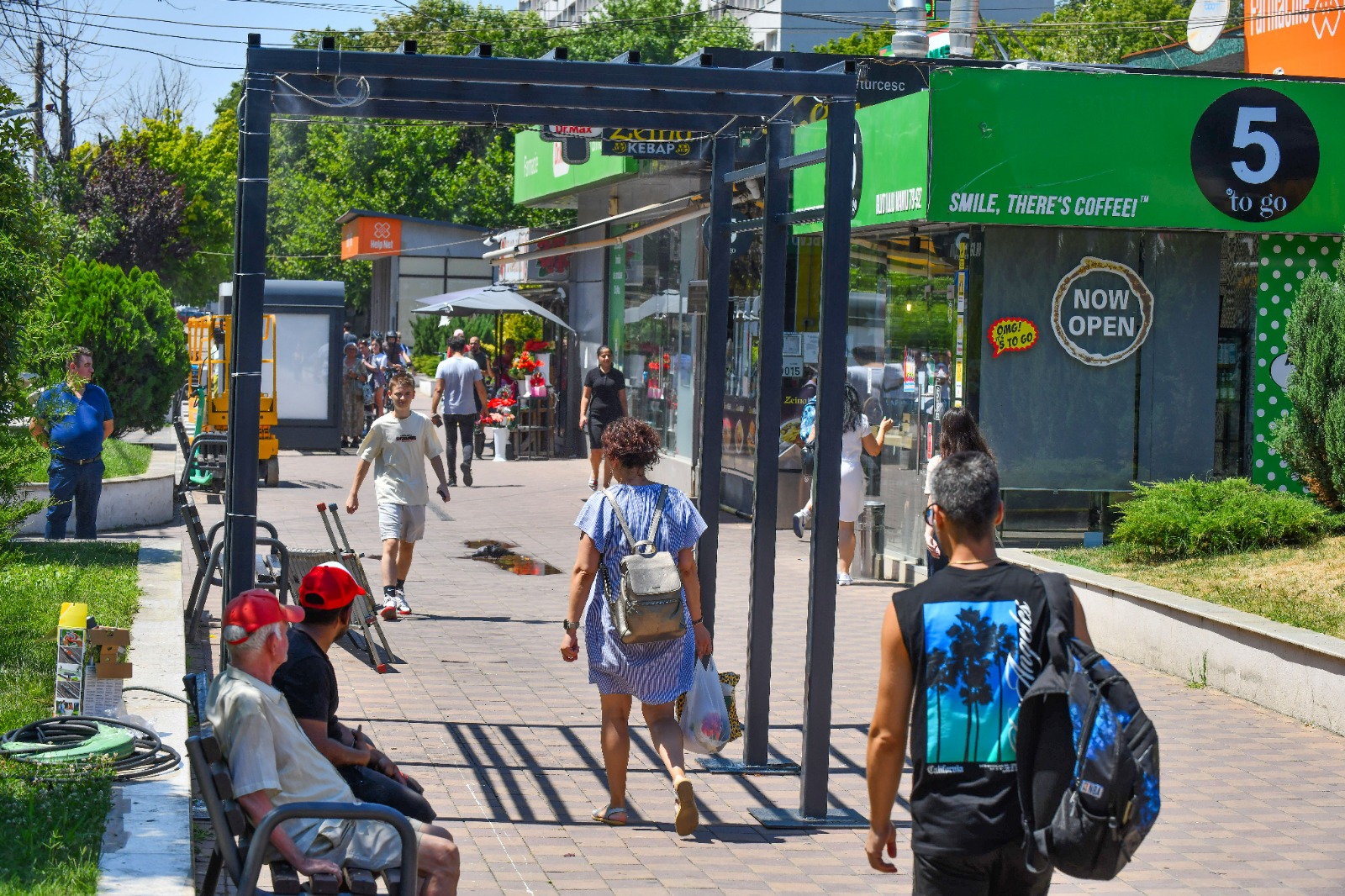 Primul duș stradal din București, montat în Sectorul 6