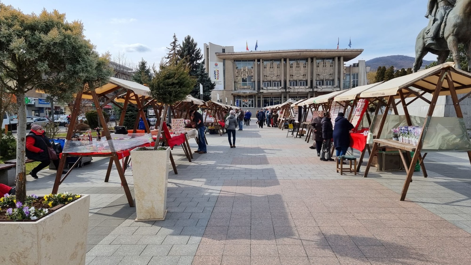 Târg de Mărțișor la Deva, pe platoul din fața Centrului Cultural ,,Drăgan Muntean”– din 24 februarie