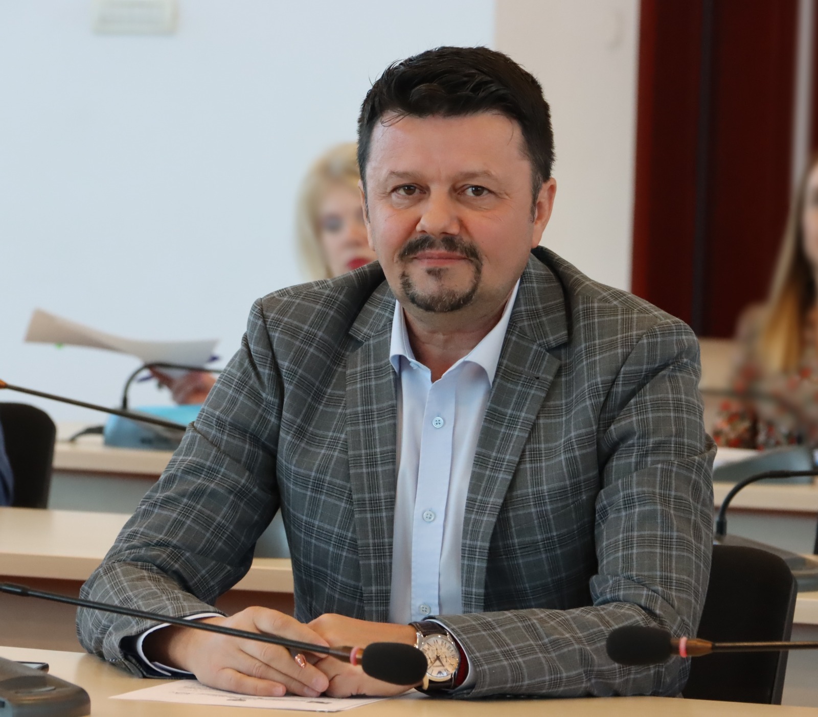 Aproape două milioane, fonduri nerambursabile, pentru ONG-uri