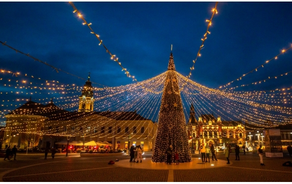 Start la Târgul de Crăciun: se aprind luminile de sărbători în  Oradea