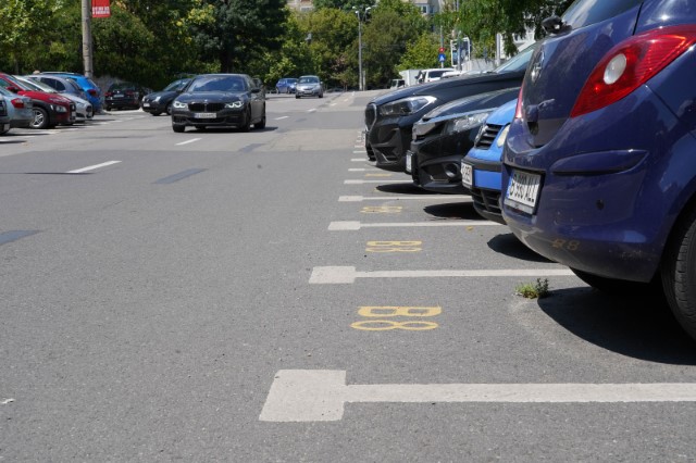 Locuri de parcare pentru gravide și persoanele cu copii mici!