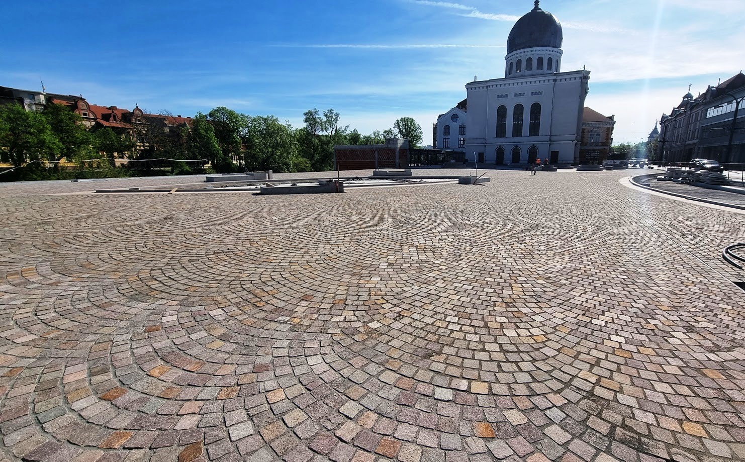 Pavarea zonei publice aflate deasupra parcării subterane de pe  strada Independenței a ajuns la 60%