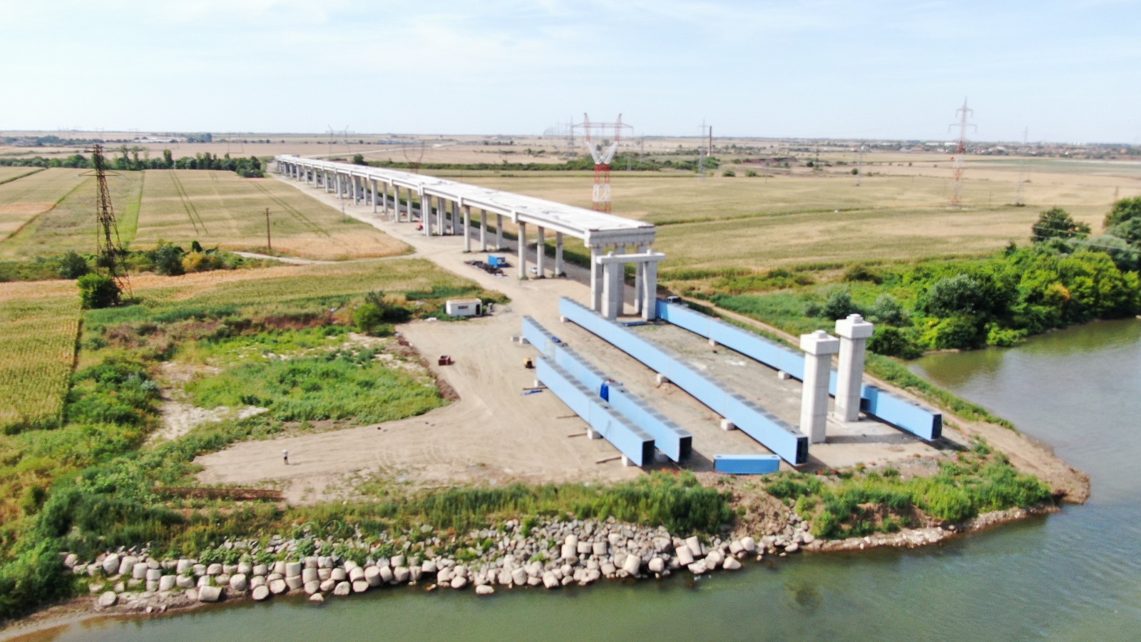 „Sunt pregătite grinzile pentru podul peste Mureș”