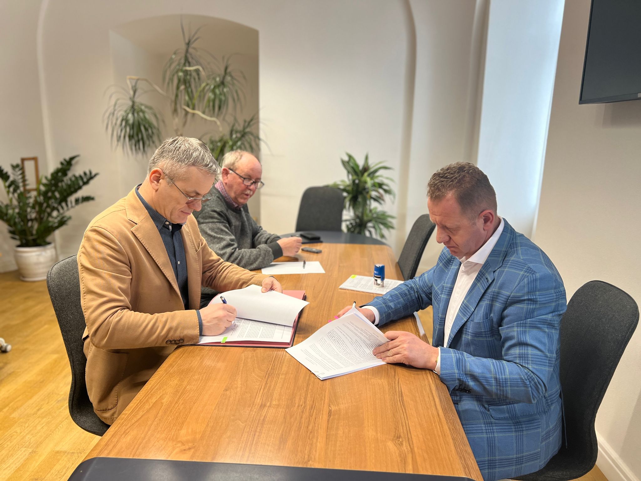 S-a semnat contractul pentru lărgirea la patru benzi a DN 79