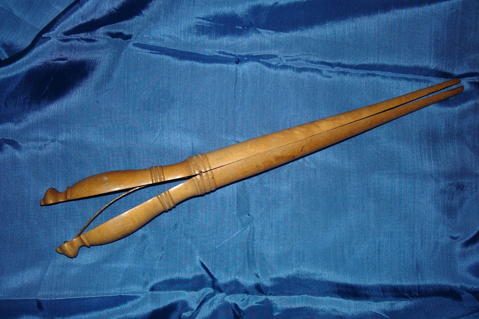 Muzeul Național al Agriculturii prezintă:  ÎNTINZĂTOR PENTRU DEGETELE MĂNUŞILOR