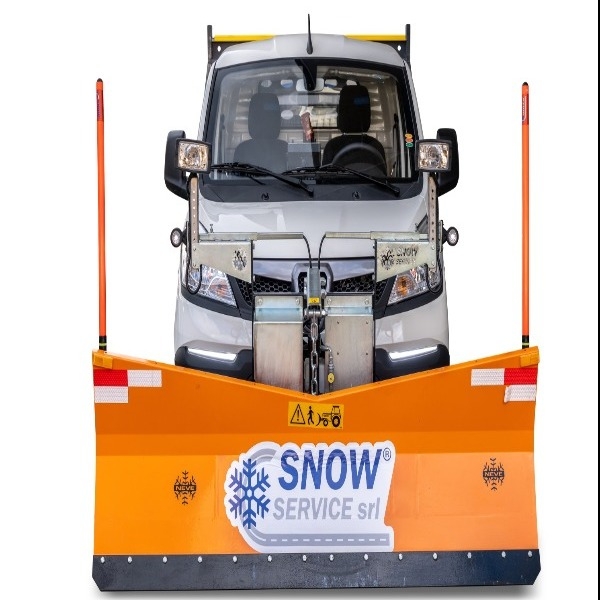 Piaggio NP6 4x4 echipat cu plug si sararita de 800 kg