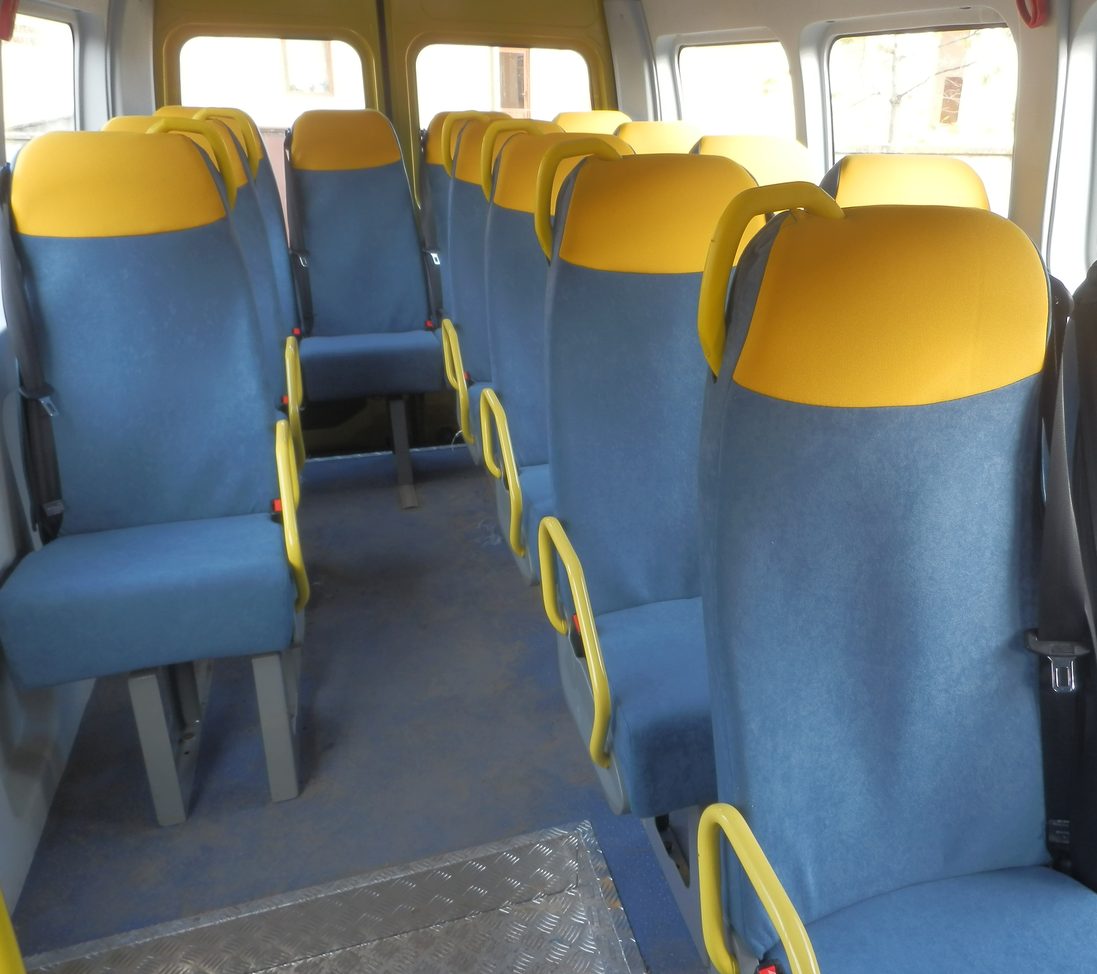 Huse pentru scaune la microbuze scolare cu 17 locuri