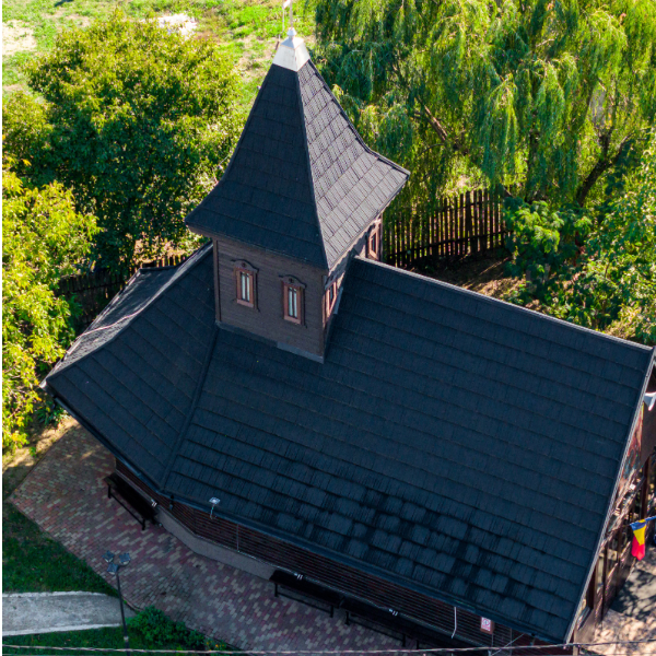 Acoperiș durabil pentru biserica din comunitatea ta – Alege Decra