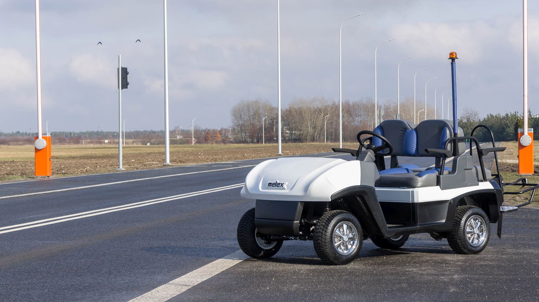 Masina electrica transport pasageri si bagaje in aeroport - Model Melex 423