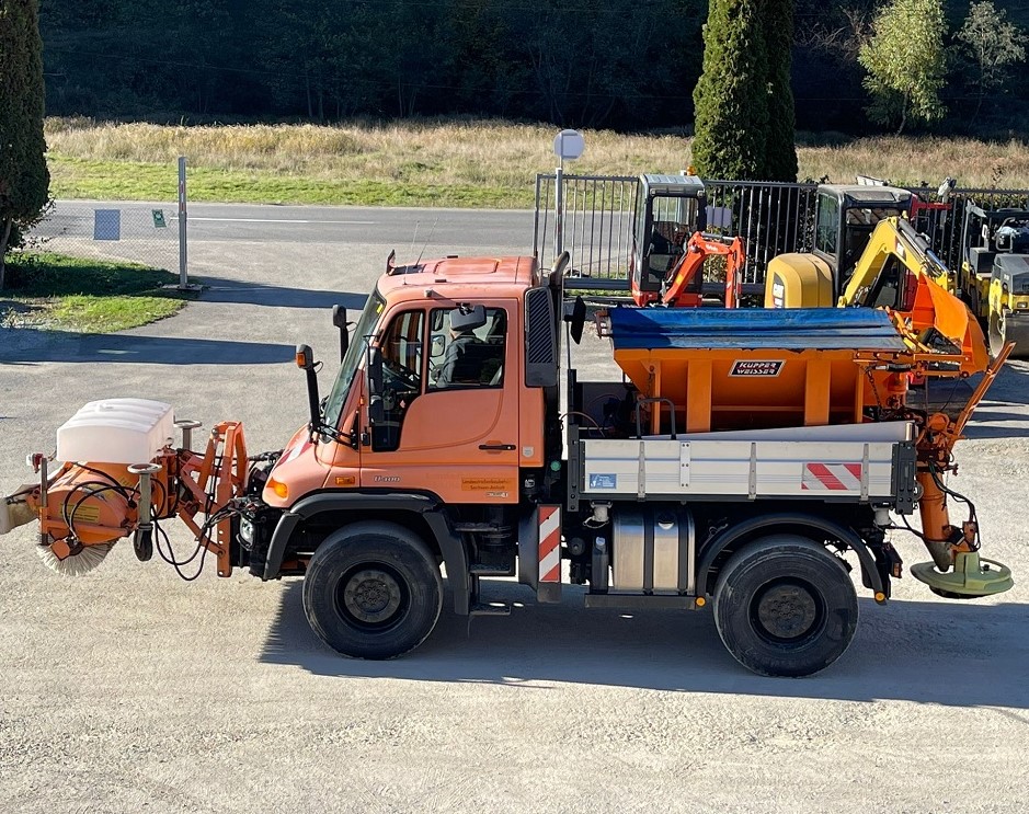 Mercedes-Benz UNIMOG U-400