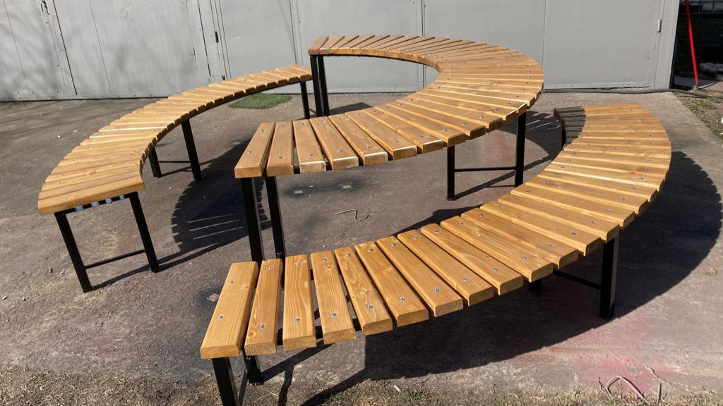 Banca cu masa semi luna