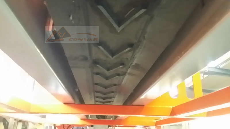 Banda de cauciuc pentru raspanditoare de material antiderapant