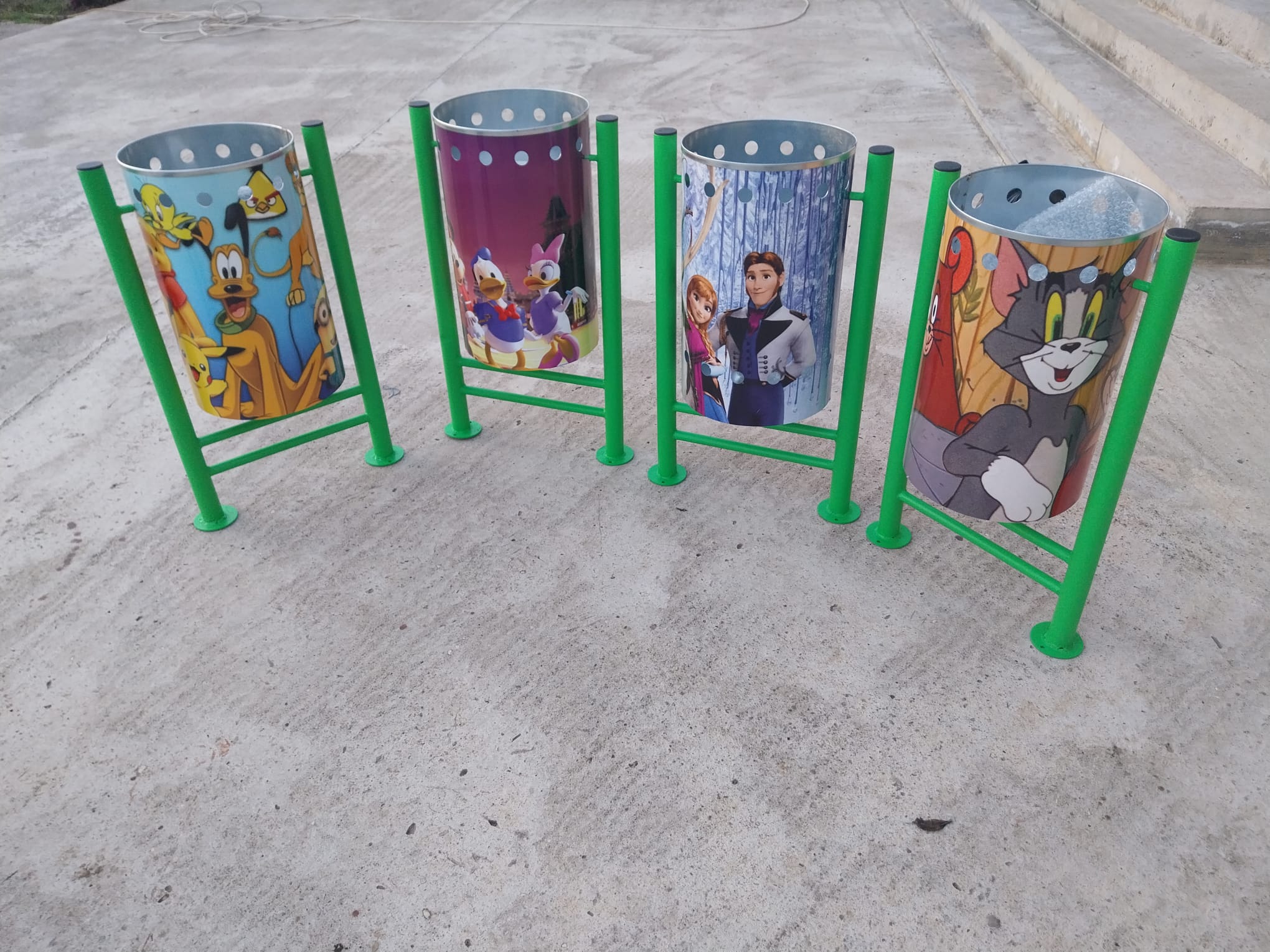 Cosuri de gunoi pentru scoli, grădinițe și parcuri