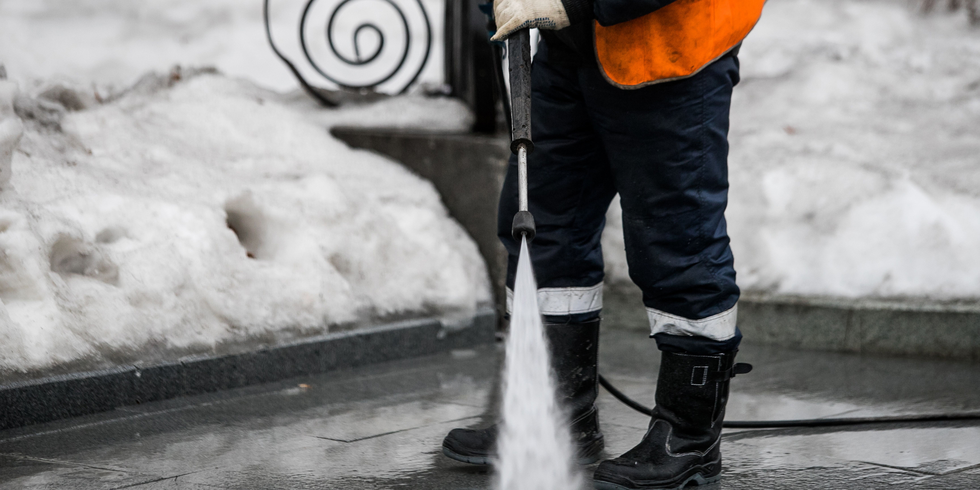 Lucrari de spalare cu UHP in domeniul industrial