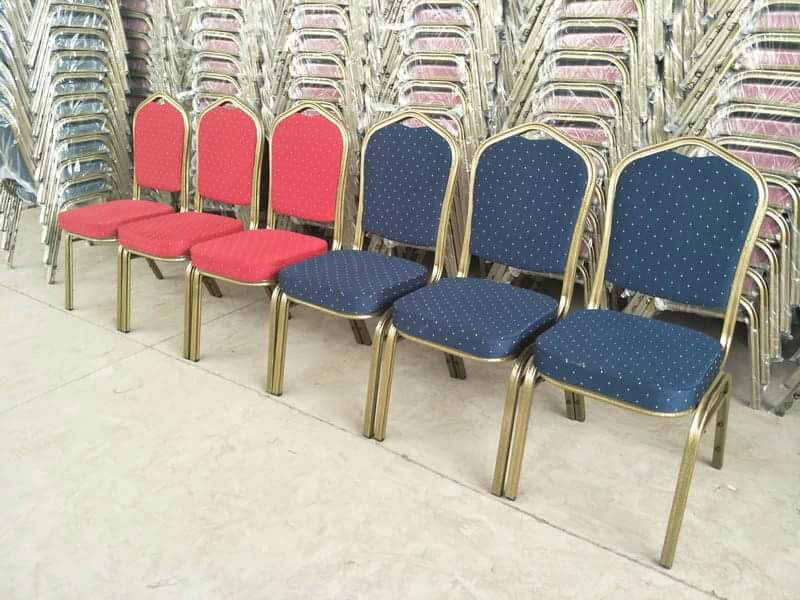 Scaun pentru restaurant / evenimente  cu spatar coroana auriu