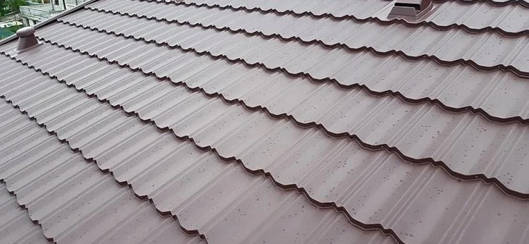 ȚIGLĂ METALICĂ BIMODULARĂ PENTRU ACOPERIȘ