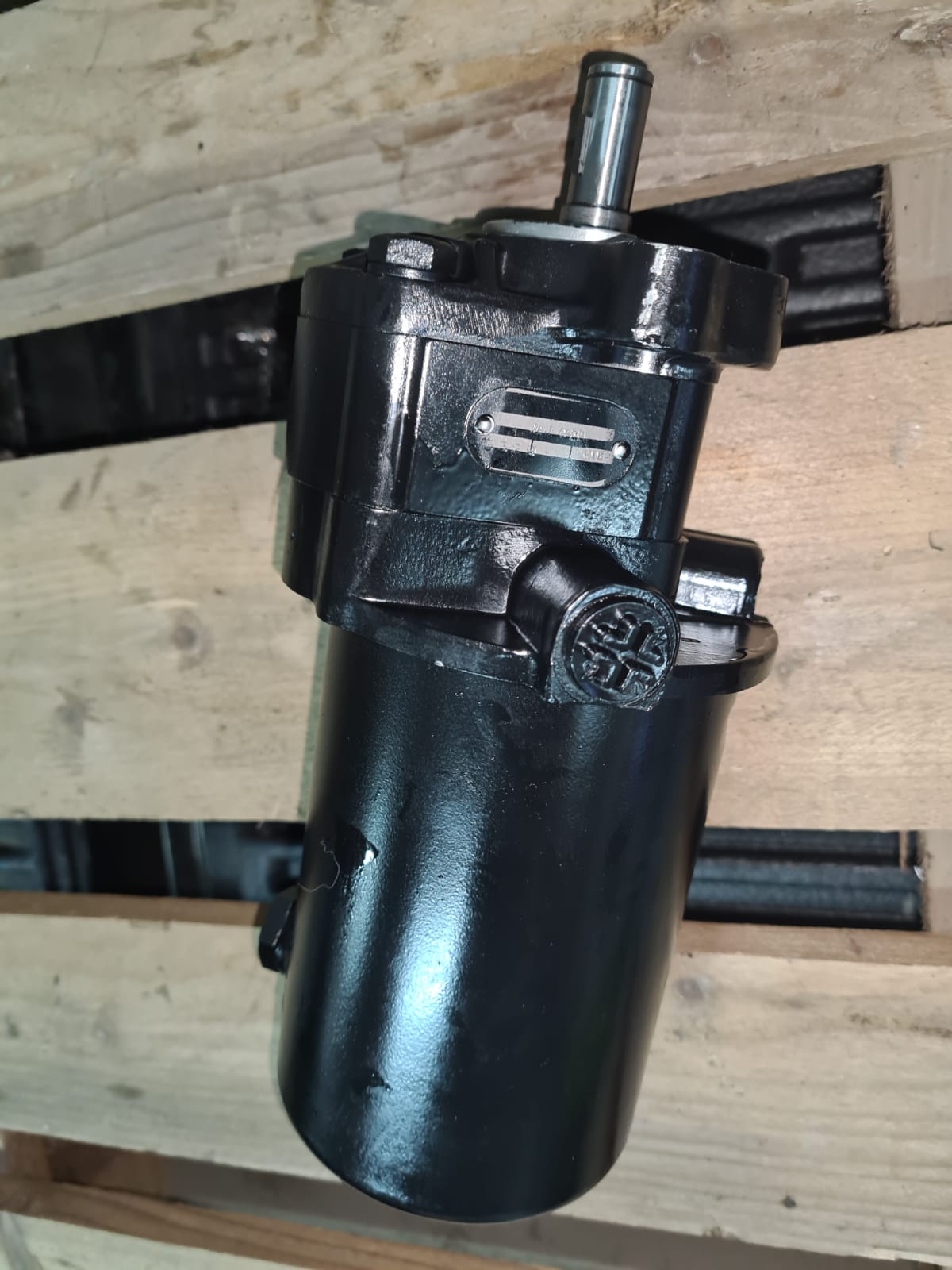 Pompa servodirectie buldoexcavator Massey Ferguson