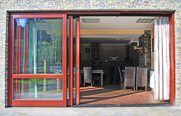 USI GLISANTE DIN LEMN STRATIFICAT